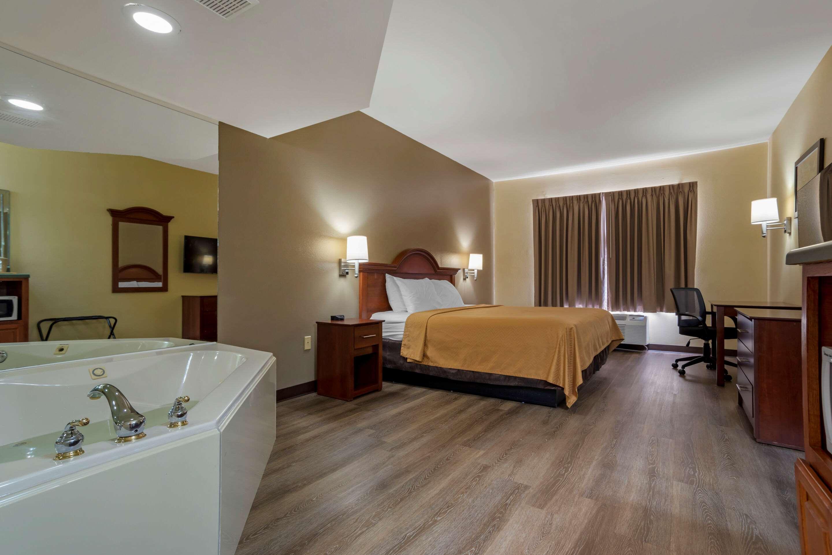 Econo Lodge Inn & Suites Flowood Extérieur photo