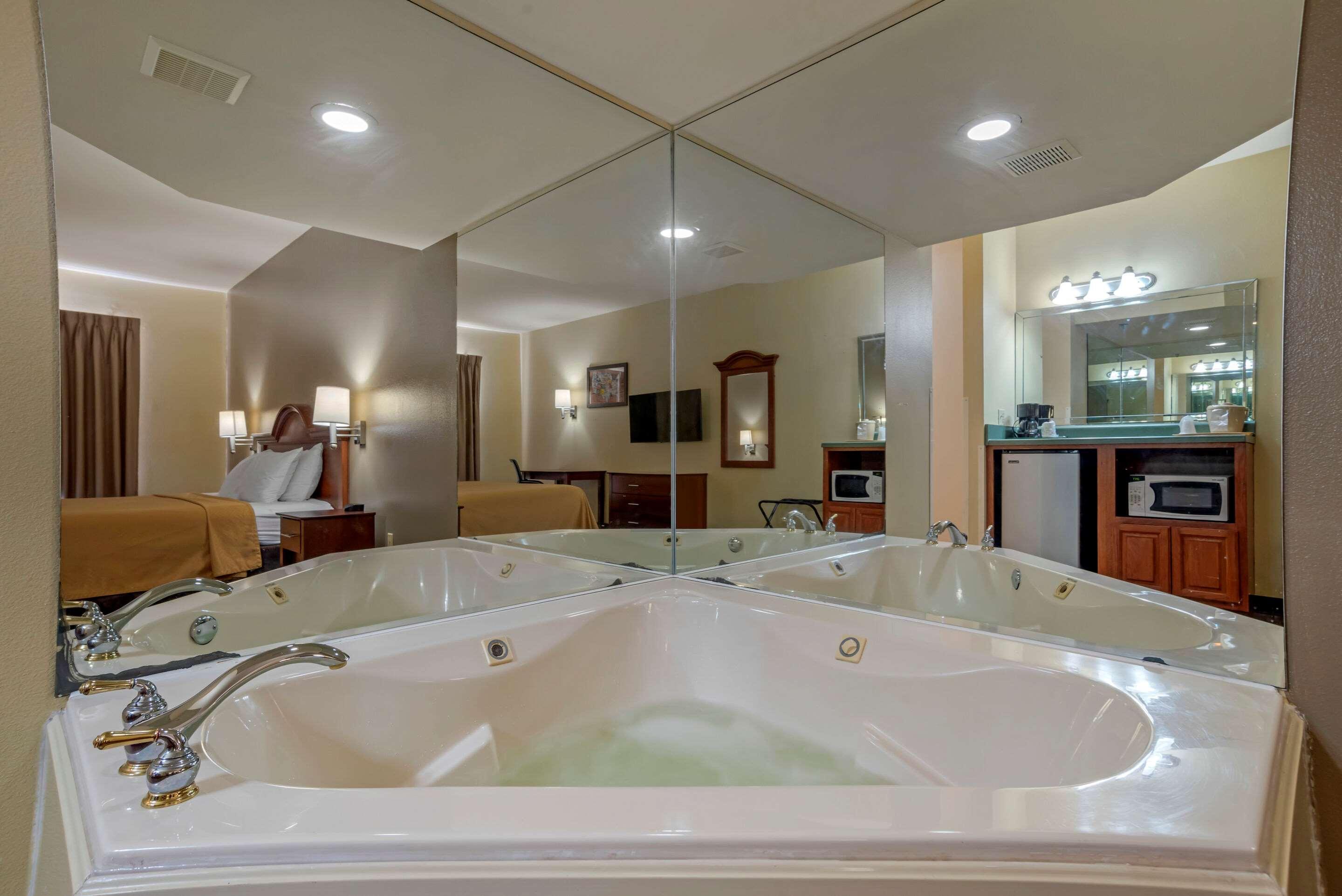 Econo Lodge Inn & Suites Flowood Extérieur photo